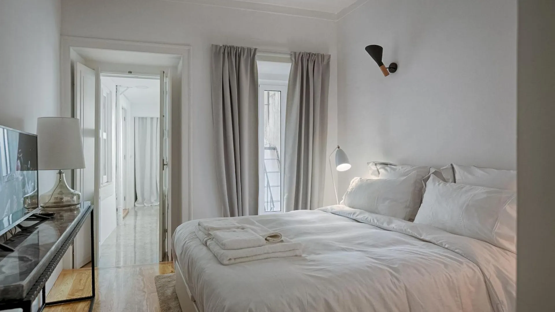 Deco Gem In Santa Catarina Apartment Lisbon